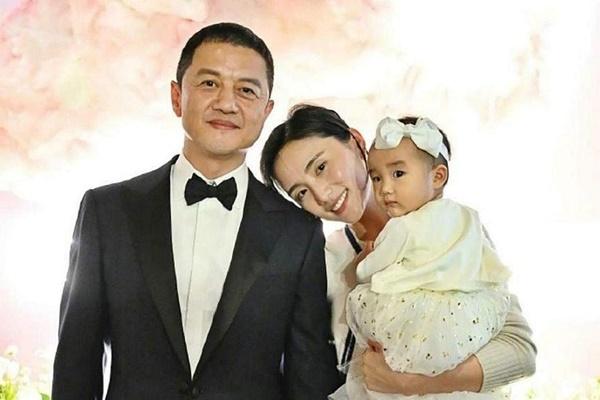 Vợ kém 19 tuổi muốn chung tay gánh vác khoản nợ triệu USD với Lý Á Bằng-5