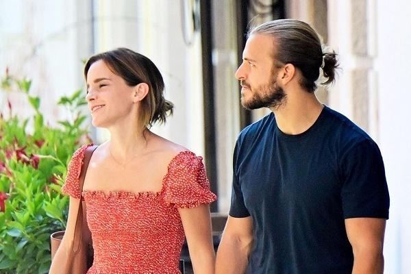 Đám đông biểu tình, la ó về Harry-3