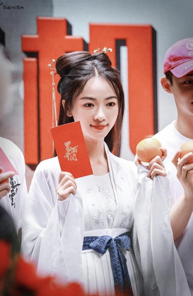 Sao nữ hơn 800 ngày không ai mời đóng phim gây sốt với tạo hình vai diễn mới-3