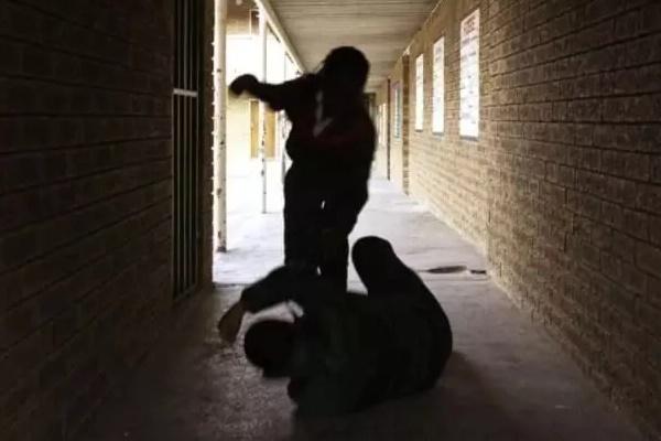 Cha của nam sinh bị đánh hội đồng lỡ kỳ thi lớp 10: Con tôi vẫn hoảng loạn-2