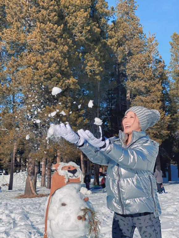 Hương Tràm xây nhà 20 tỷ đồng cho ba mẹ, đưa gia đình vi vu đất Mỹ-11