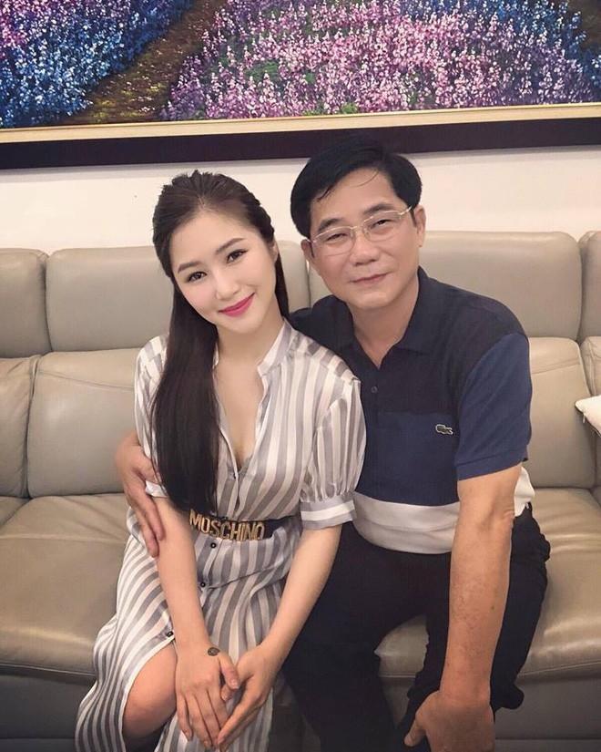 Hương Tràm xây nhà 20 tỷ đồng cho ba mẹ, đưa gia đình vi vu đất Mỹ-8