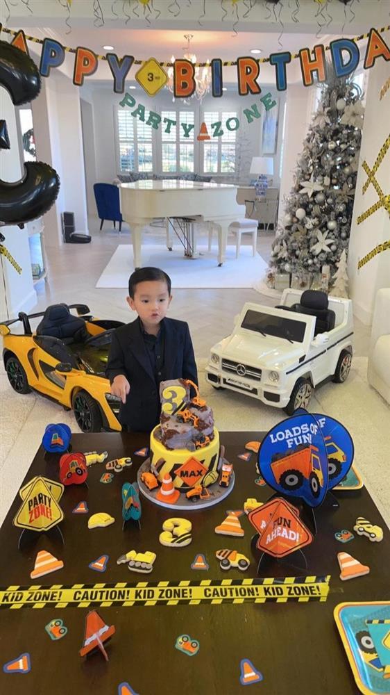 Quý tử nhà Hoa hậu Phạm Hương mới 5 tuổi sống chuẩn rich kid-9