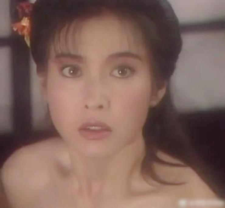 Nhan sắc ngỡ ngàng của sao phim người lớn trúng sét ái tình Hà Gia Kính-3