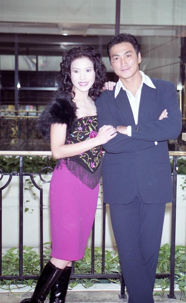 Nhan sắc ngỡ ngàng của sao phim người lớn trúng sét ái tình Hà Gia Kính-7