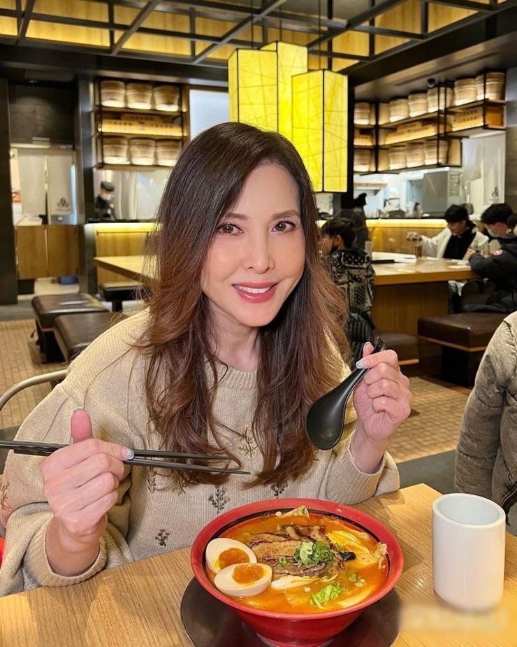 Nhan sắc ngỡ ngàng của sao phim người lớn trúng sét ái tình Hà Gia Kính-11