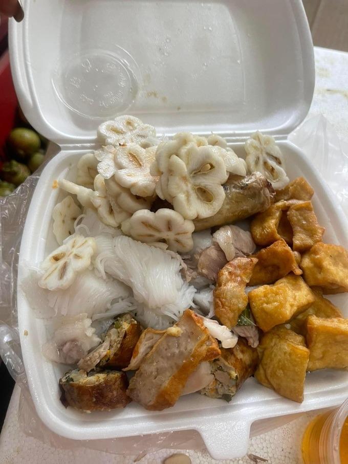 Tranh cãi món bún đậu ăn kèm… măng cụt xanh-1