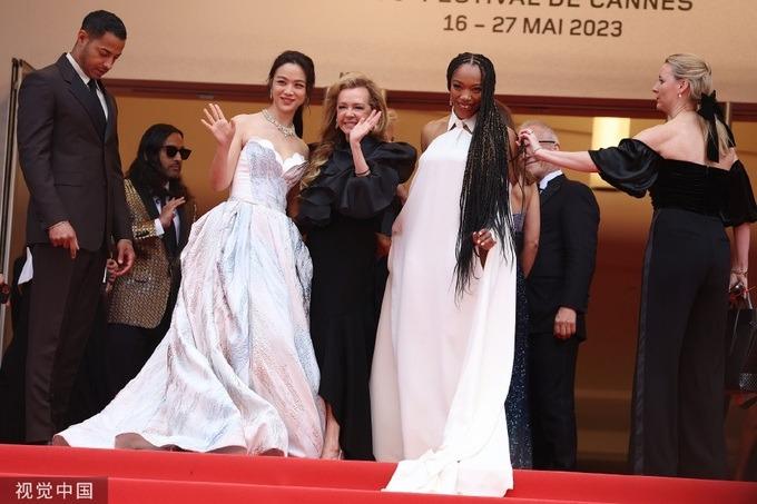 Trở lại Cannes, mỹ nhân Sắc, Giới Thang Duy được chào đón nồng nhiệt-4