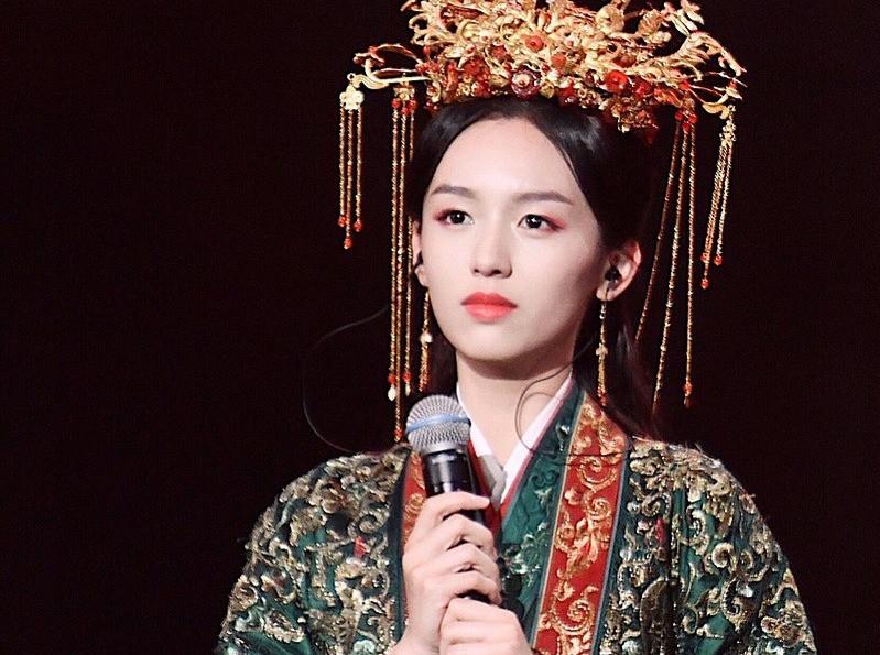 Nữ diễn viên 25 tuổi bị chỉ trích dữ dội vì phát âm sai chính tả-1