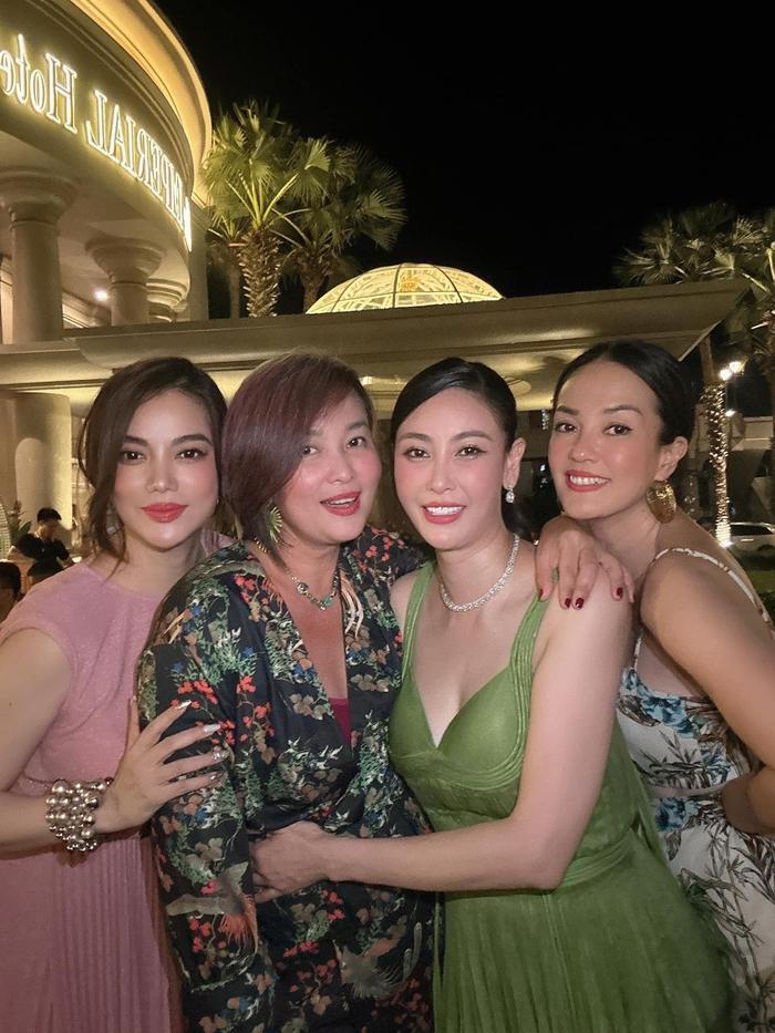 Trương Ngọc Ánh và Hà Kiều Anh đọ sắc trong buổi tụ họp hội bạn thân-1