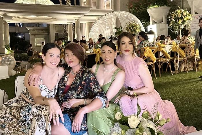 Con gái Trương Ngọc Ánh cá tính khi xuất hiện cùng mẹ-6