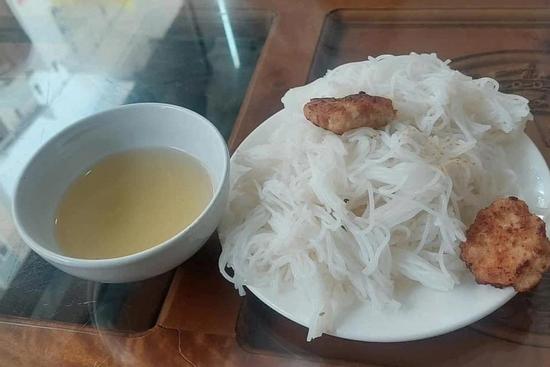 Tranh cãi suất bún 35 nghìn chỉ 2 miếng chả, quản lý thị trường Sầm Sơn nói gì?