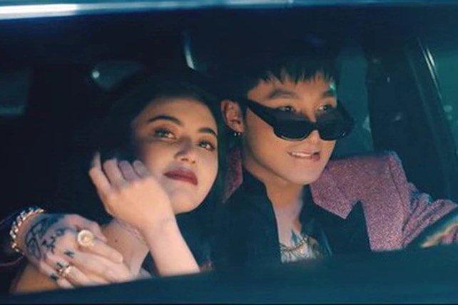 Sơn Tùng đăng ảnh mừng tuổi mới, vị trí của Hải Tú gây chú ý-9