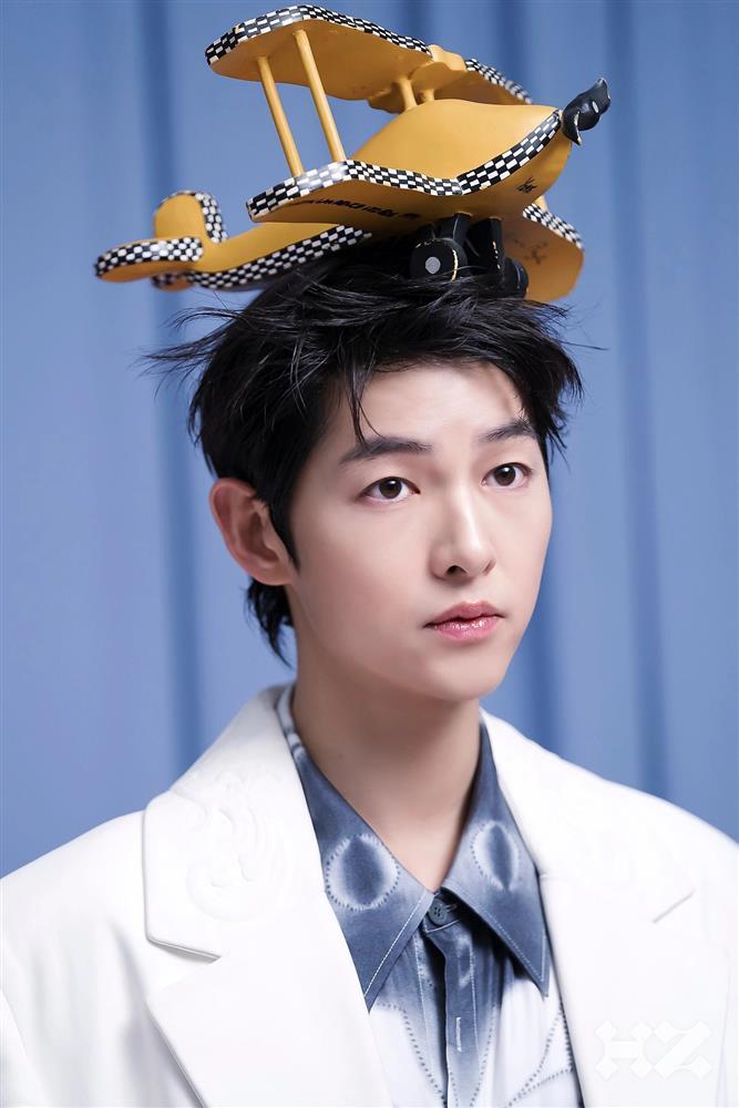 Song Joong Ki xuất hiện với diện mạo mới trước ngày đổ bộ LHP Cannes 2023-2