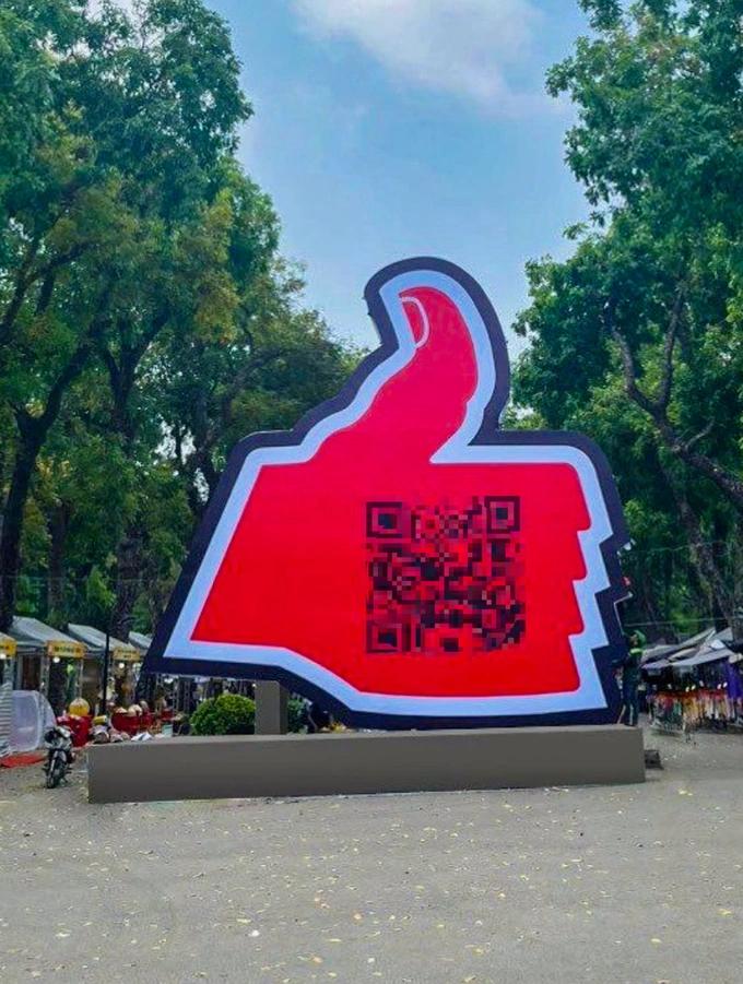 Biểu tượng check-in bị gỡ ở hồ Tây lại chạy ra Công viên Thống Nhất-1