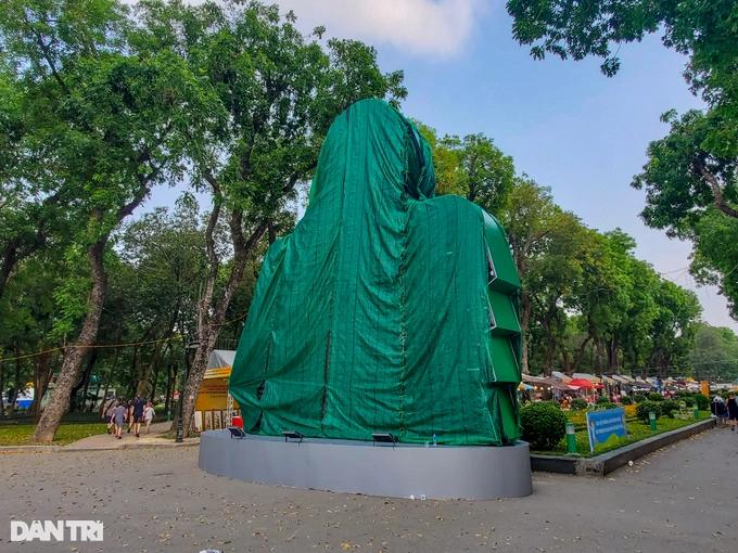 Biểu tượng check-in bị gỡ ở hồ Tây lại chạy ra Công viên Thống Nhất-2