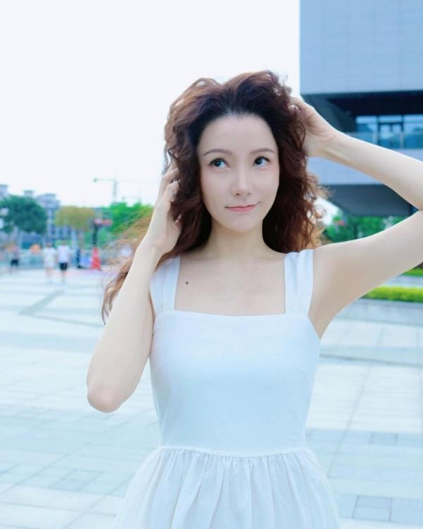 Tiếp viên hàng không bỏ nghề đi đóng phim người lớn tiết lộ quá khứ nghèo khó-10