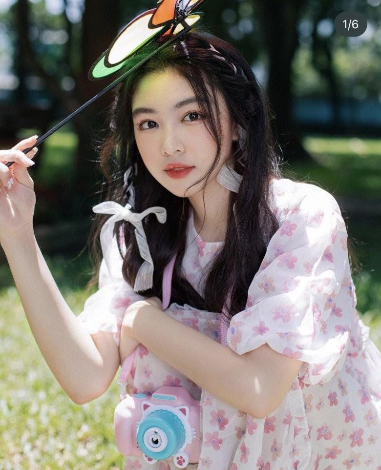 Con gái lớn nhà Quyền Linh trang điểm liên tục, mặt mộc tuổi dậy thì ra sao?-2