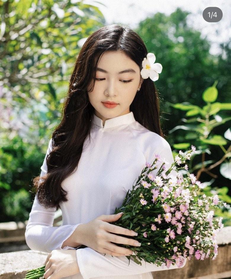 Con gái lớn nhà Quyền Linh trang điểm liên tục, mặt mộc tuổi dậy thì ra sao?-3