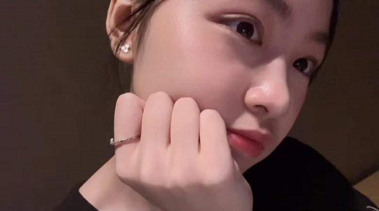 Con gái lớn nhà Quyền Linh trang điểm liên tục, mặt mộc tuổi dậy thì ra sao?-7