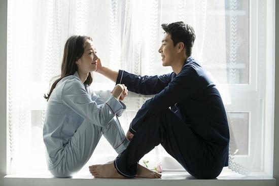 Các cặp vợ chồng hạnh phúc thường làm việc này trước khi đi ngủ