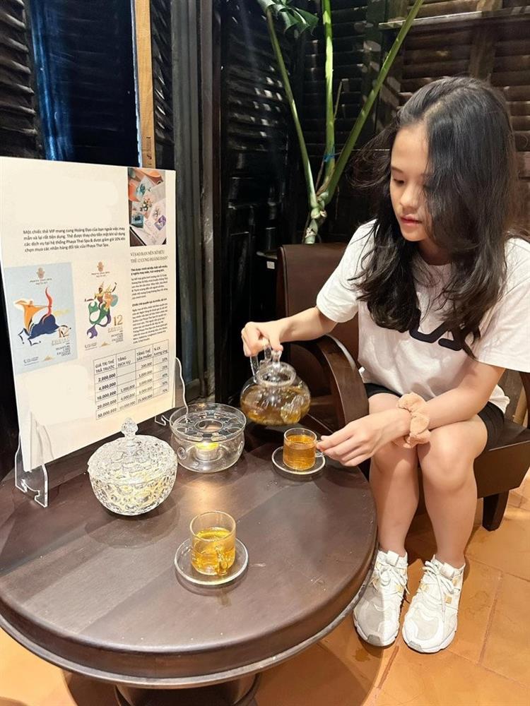 Con gái Lý Phương Châu 12 tuổi chân dài, gương mặt y đúc Lâm Vinh Hải-1
