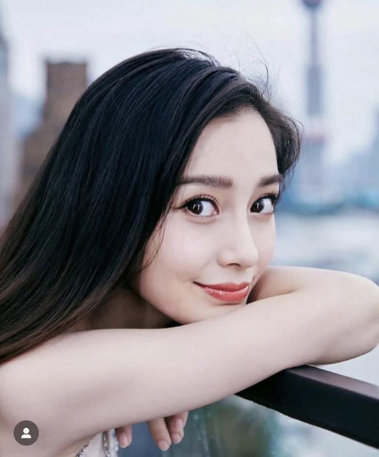 Angelababy có chiêu làm ướt mặt 30 phút một lần để trẻ lâu-1