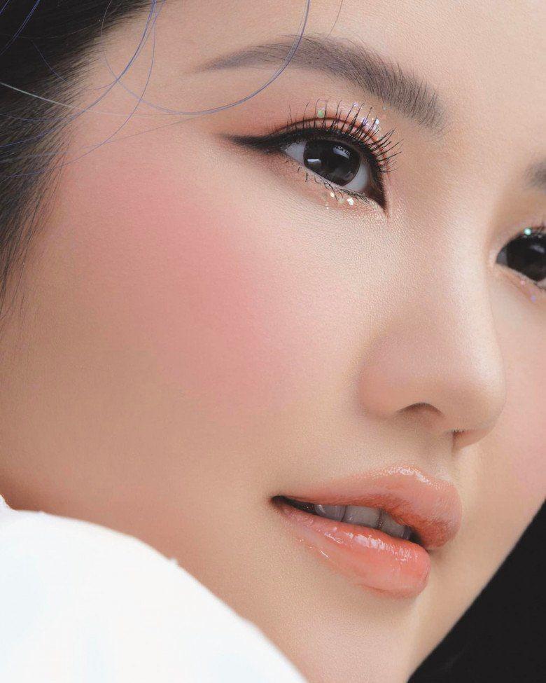 Vợ thiếu gia Phan Thành làm mẹ bỉm đầu bù tóc rối, make up lên khác hẳn-10