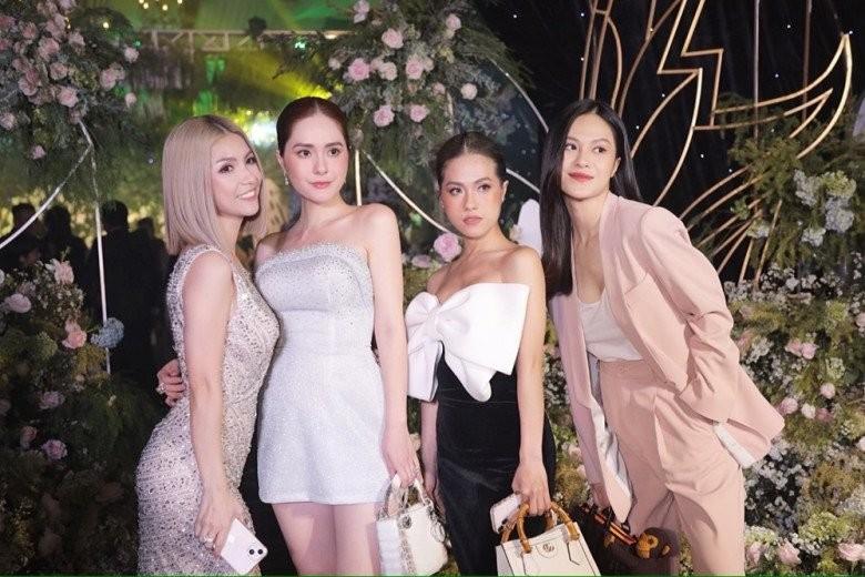 4 chị em Đoàn Di Băng giàu nức tiếng quận 7 ai cũng có da trắng, dáng thon quyến rũ-3