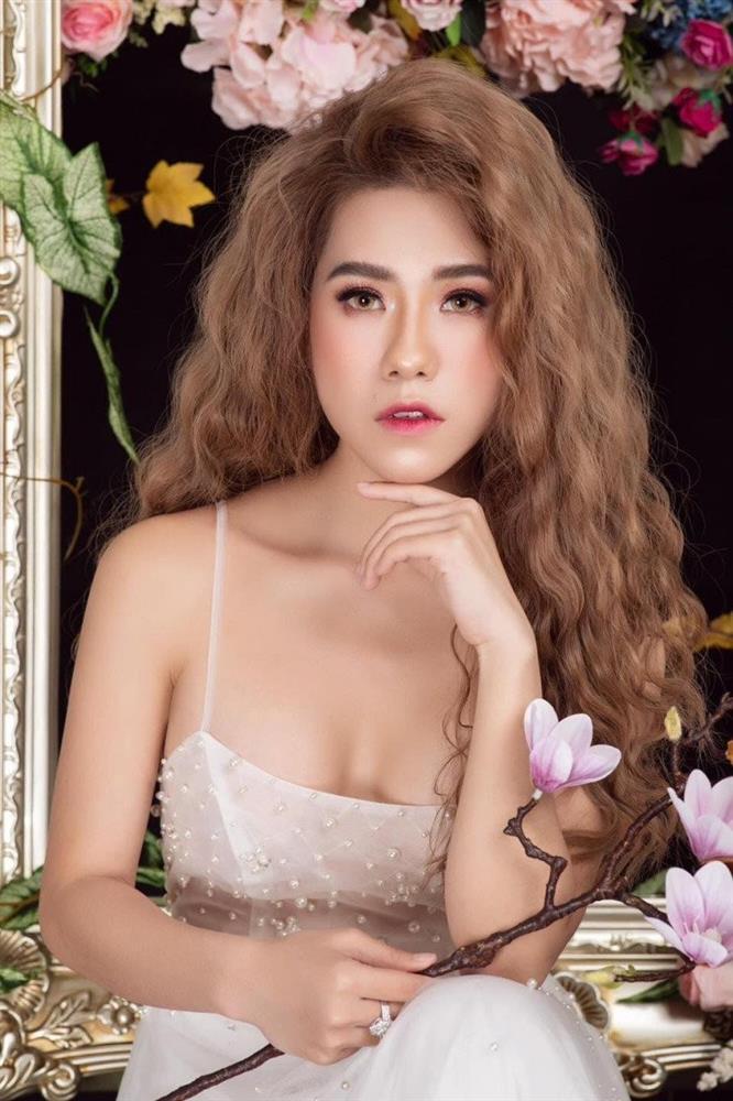 4 chị em Đoàn Di Băng giàu nức tiếng quận 7 ai cũng có da trắng, dáng thon quyến rũ-13