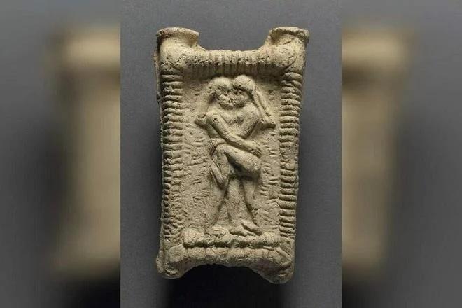 Nụ hôn đầu tiên trong lịch sử được ghi lại có từ gần 5.000 năm trước-1