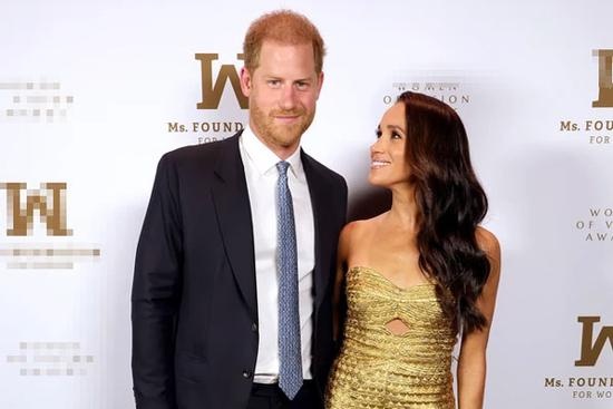 Harry có phòng khách sạn riêng để trốn Meghan?