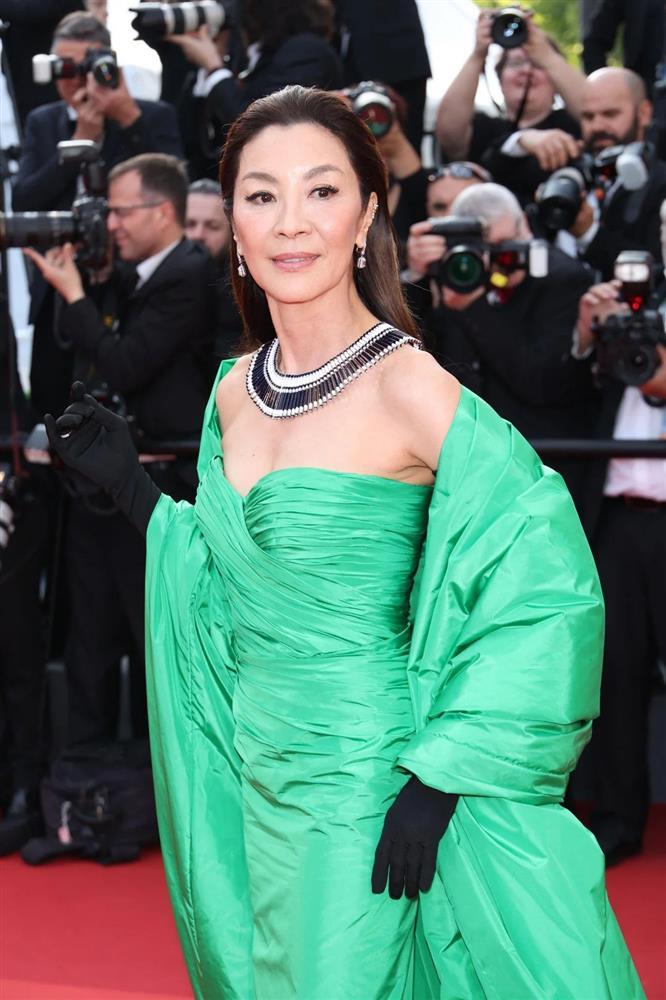 Dương Tử Quỳnh váy xanh hàng hiệu thống trị thảm đỏ Cannes-3