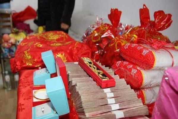 Cô dâu không chịu lên xe hoa vì sính lễ thiếu 30 triệu, chú rể uất ức cắn lưỡi tự tử-1