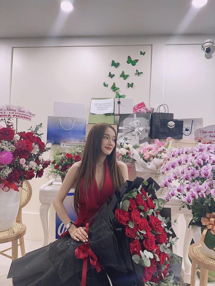 Nhã Phương gầy gò trơ xương ức giữa lúc đang mang bầu lần 2-1