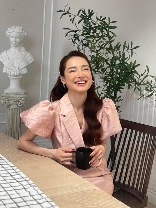 Nhã Phương gầy gò trơ xương ức giữa lúc đang mang bầu lần 2-9