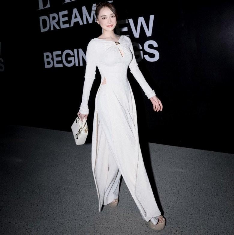 Nhã Phương gầy gò trơ xương ức giữa lúc đang mang bầu lần 2-11