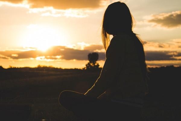 Bố ruột ngoại tình với mẹ nuôi, cùng lúc tôi mất 2 gia đình-1