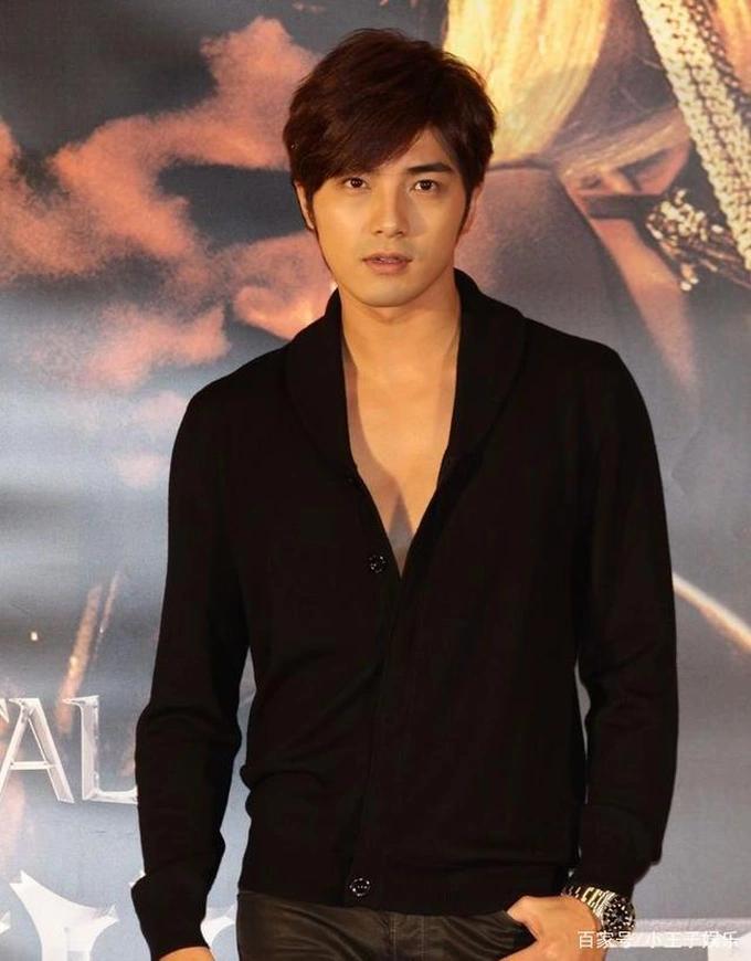 Hoàng tử trong mộng một thời Hạ Quân Tường bị tố ngoại tình-2