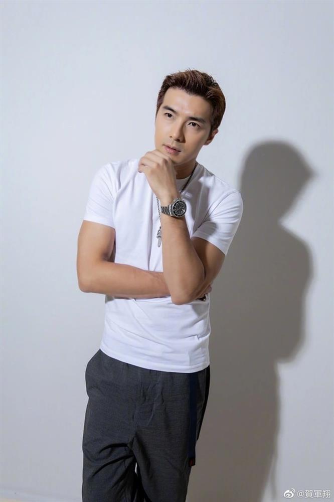 Hoàng tử trong mộng một thời Hạ Quân Tường bị tố ngoại tình-6