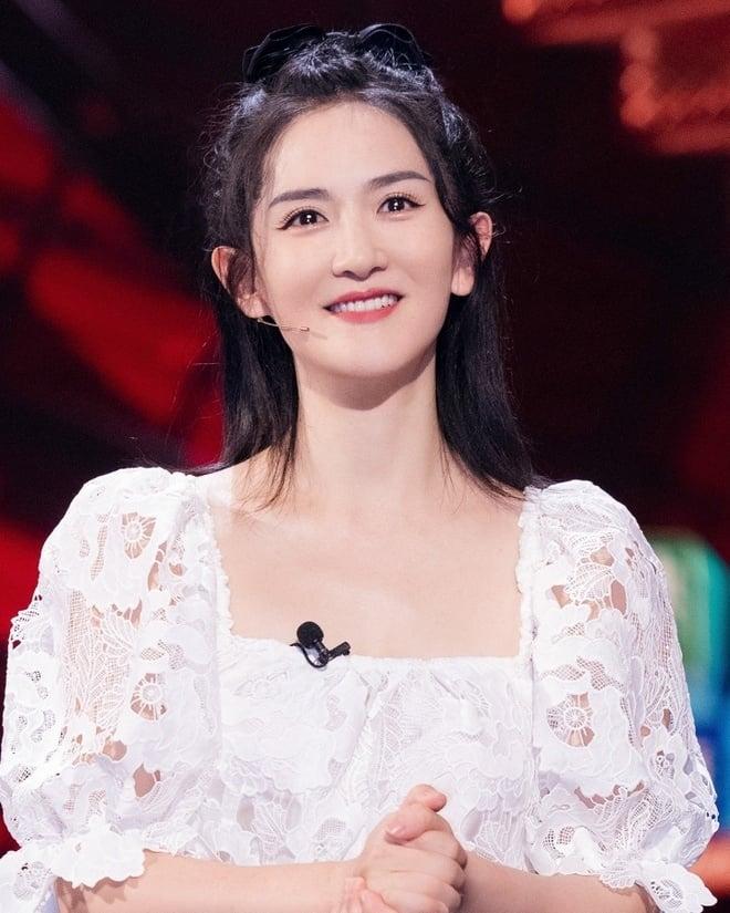 Tạ Na: Nỗ lực trở thành nữ MC hot nhất và chuyện tình 16 năm mặn nồng-1