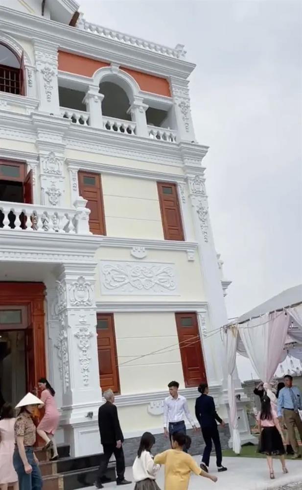 Sự thật clip cô dâu làm đám cưới ở nhà đơn sơ, kế bên là biệt thự khủng-3