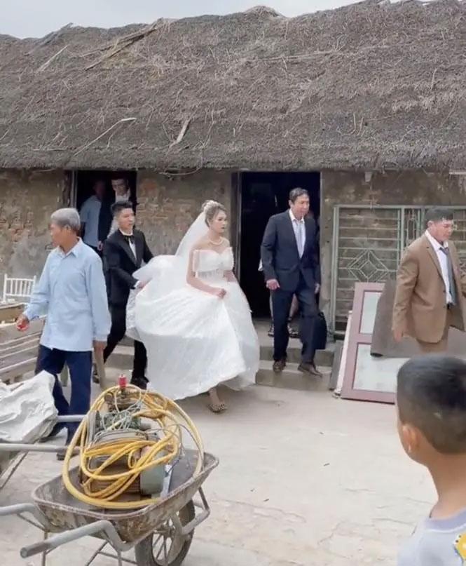 Sự thật clip cô dâu làm đám cưới ở nhà đơn sơ, kế bên là biệt thự khủng-2