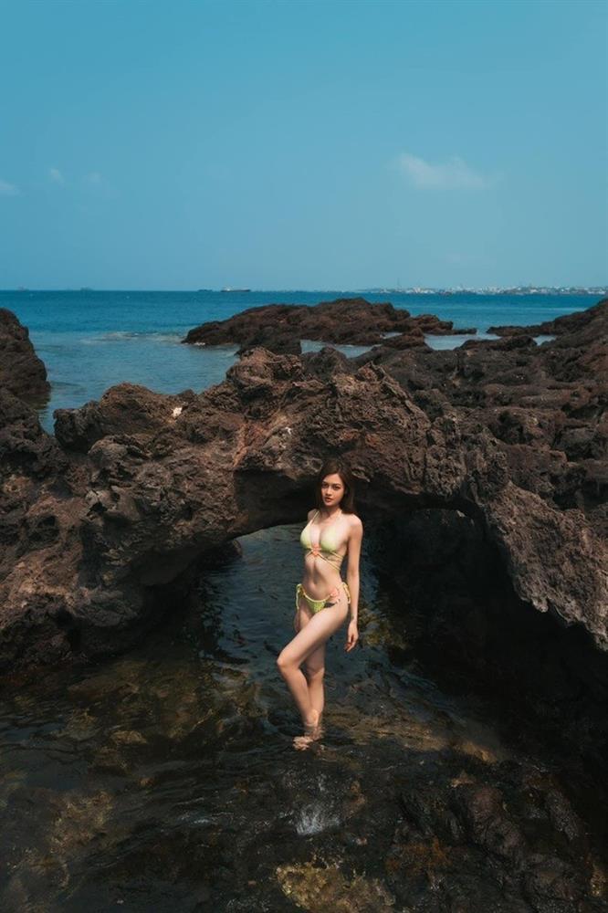 Thanh Hương và loạt mỹ nhân màn ảnh Việt khoe dáng bốc lửa với bikini-9