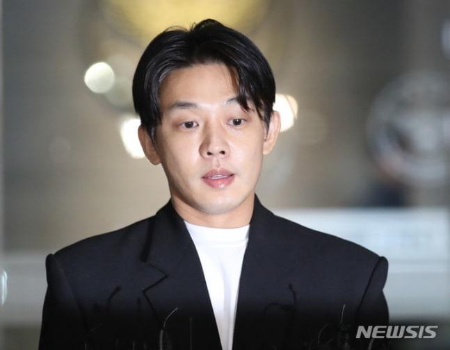 Yoo Ah In tìm cách đưa đồng phạm trốn ra nước ngoài-1