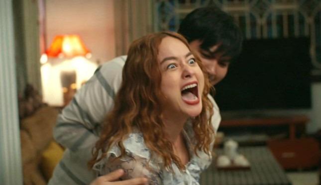 Chi tiết cường điệu trong Gia Đình Mình Vui Bất Thình Lình-4