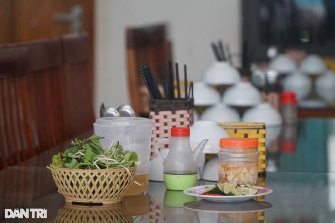 Suất bún 35.000 đồng có 2 cái chả: Chủ nhà hàng ở Sầm Sơn lên tiếng-4