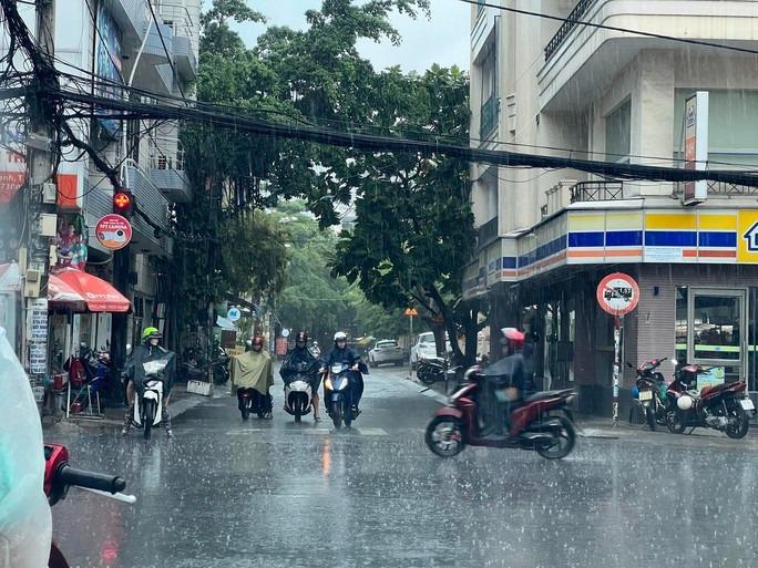 Nắng nóng sắp chấm dứt, mưa dông diện rộng và mưa lớn nhiều nơi-1