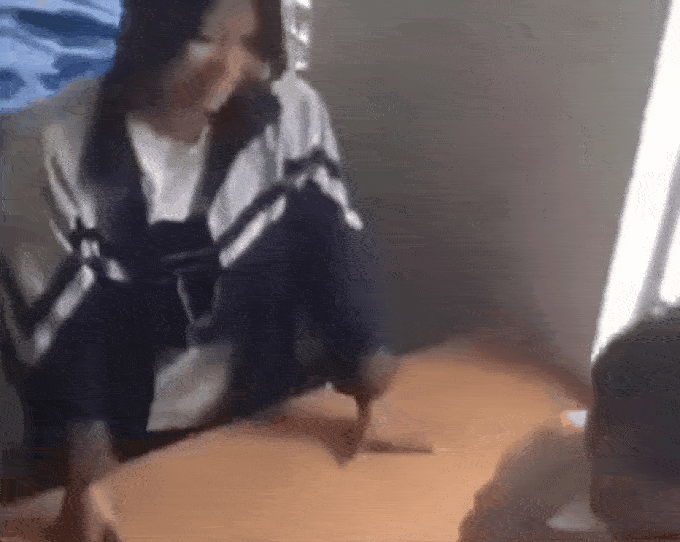 Kỷ luật nữ sinh đánh bạn, tương luôn người can ngăn-1