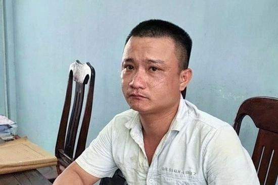 Dùng gậy bóng chày tấn công sau va chạm, tài xế ô tô bị đánh lại bất tỉnh